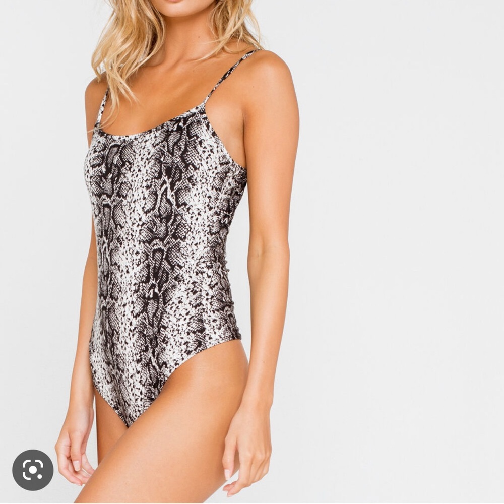 Le lis snakeskin body suit size: S